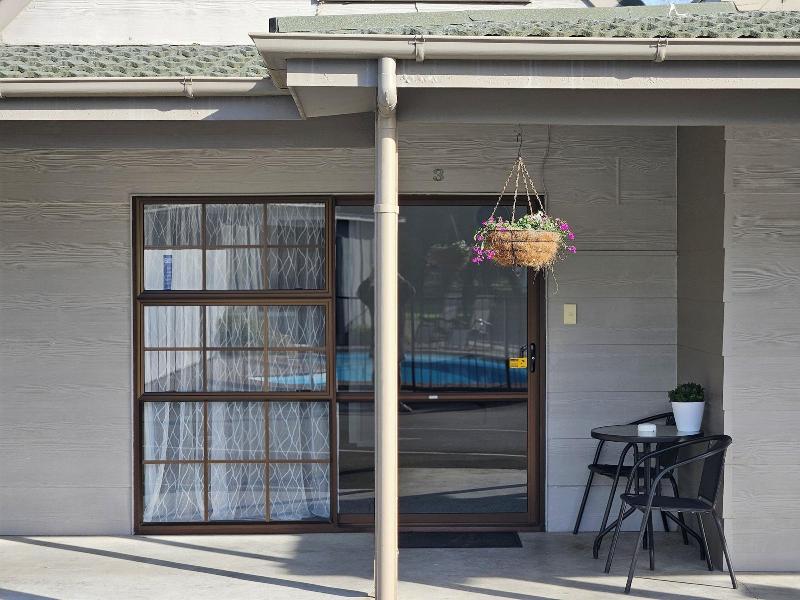 Bulls Motel & Holiday Park image