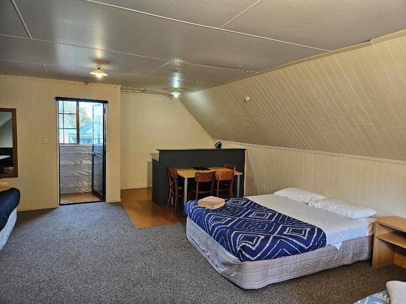 Bulls Motel & Holiday Park image