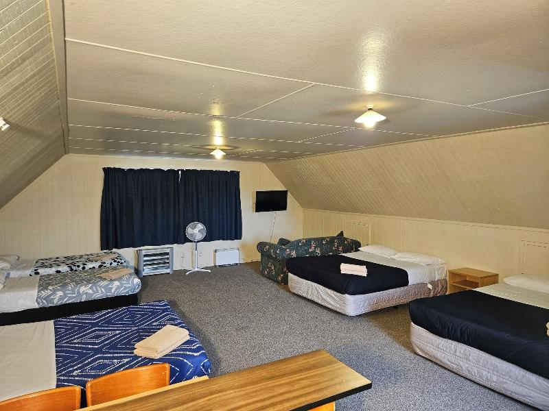 Bulls Motel & Holiday Park image