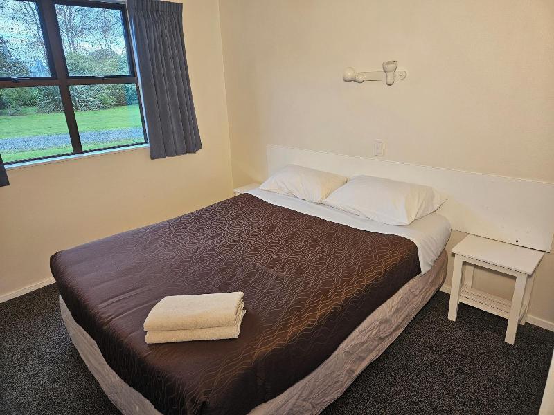 Bulls Motel & Holiday Park image