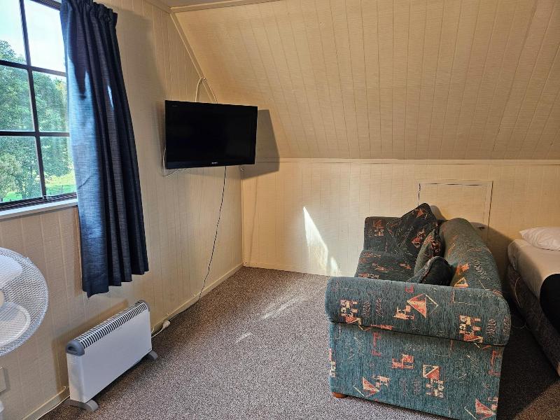 Bulls Motel & Holiday Park image