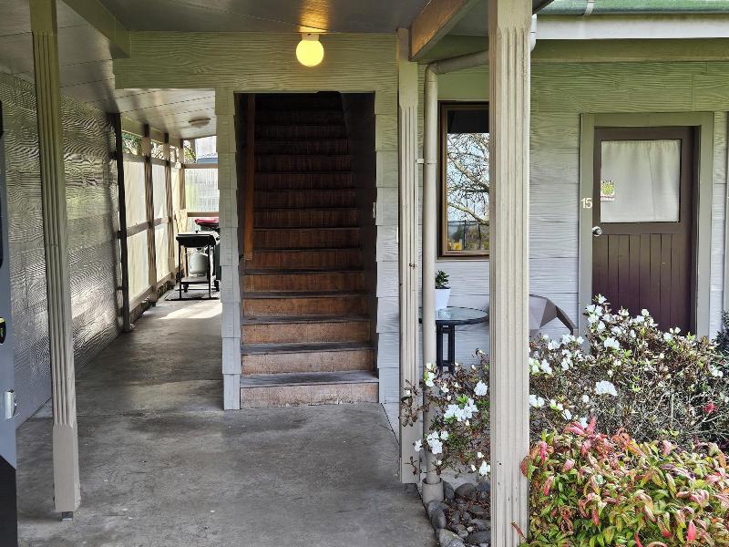 Bulls Motel & Holiday Park image