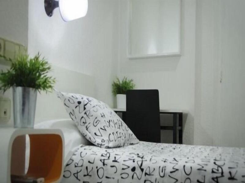 Hostal On Dormire image