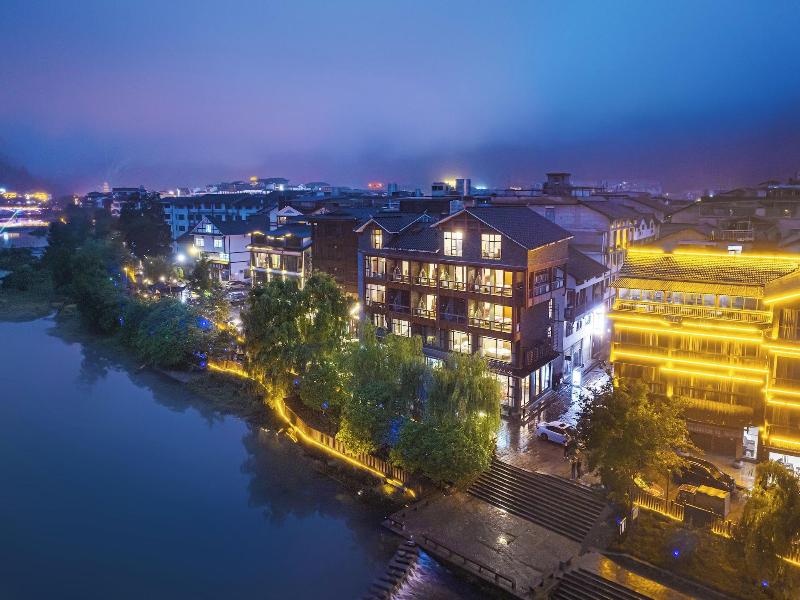 Z-up Boutique Hotel