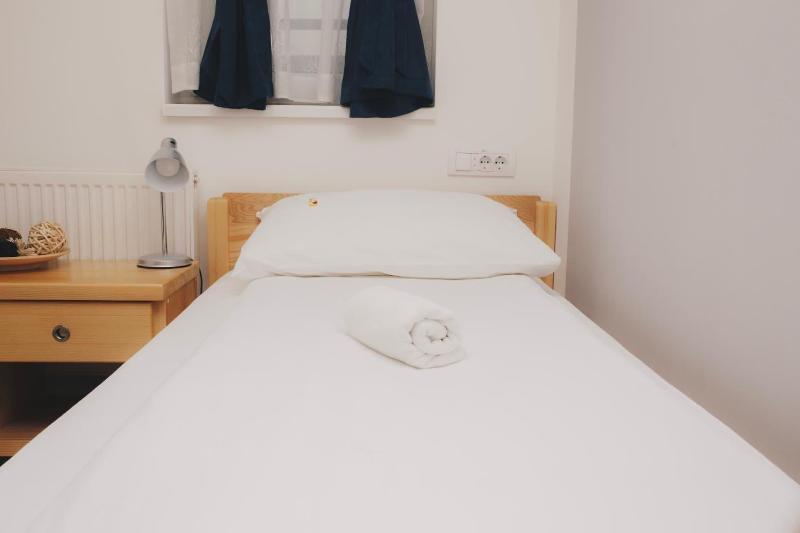 Bloom Inn image