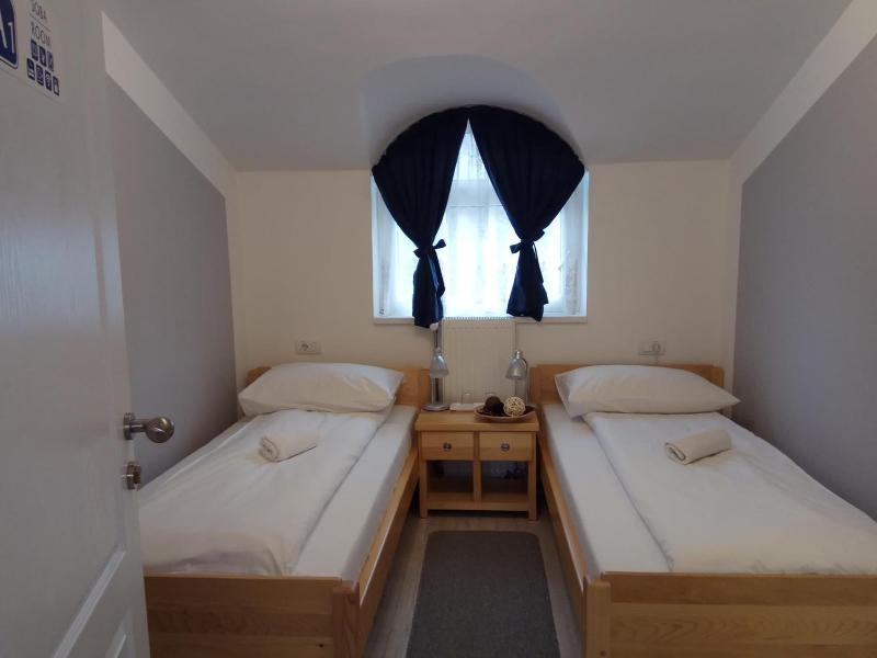 Bloom Inn image