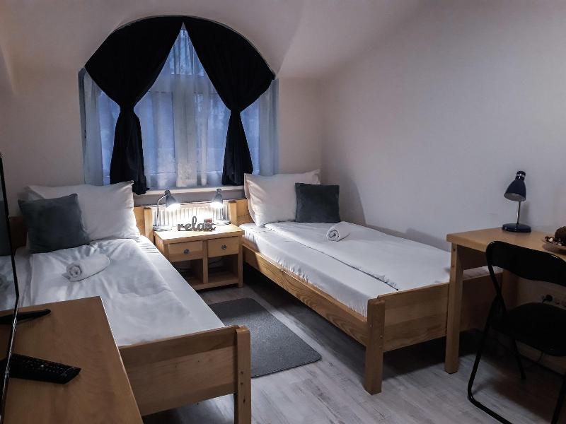 Bloom Inn image