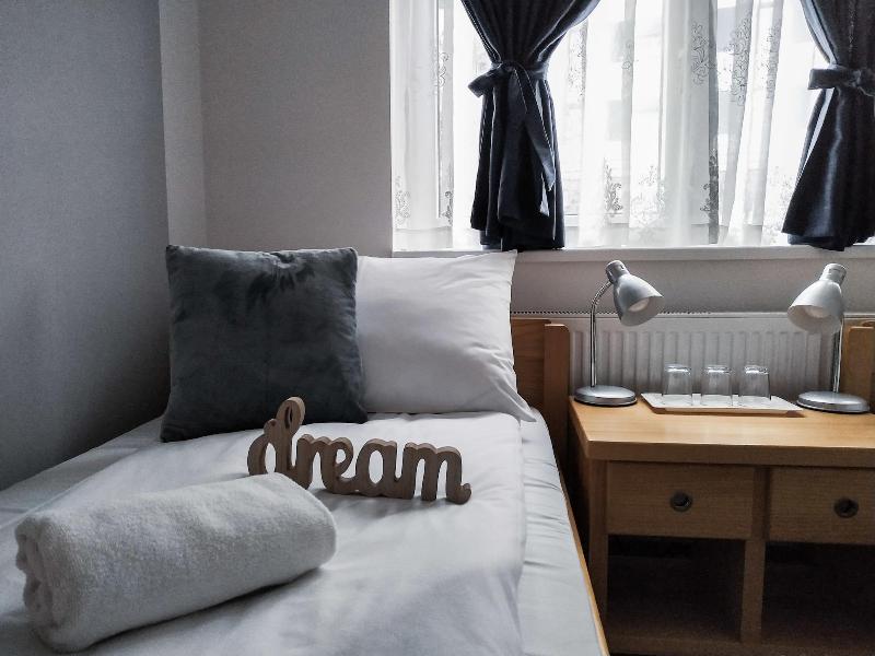 Bloom Inn image