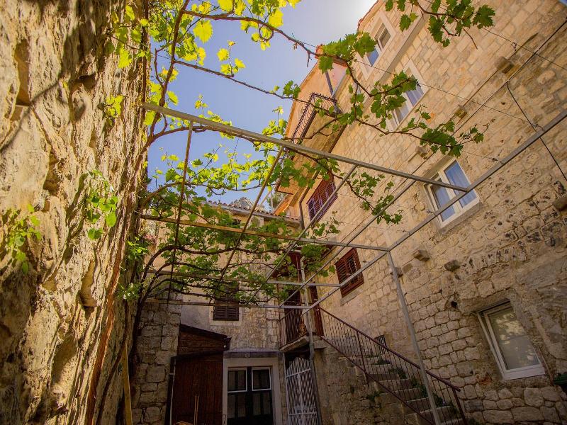 Hostel Omiš image