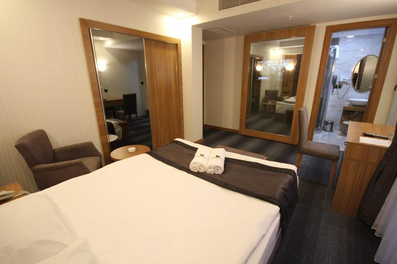Grand Silay Hotel image