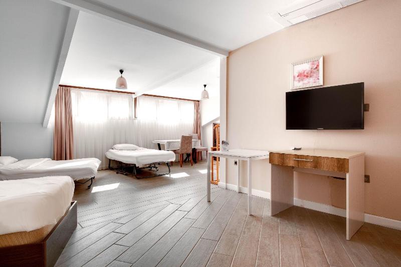Yanki Hotel image