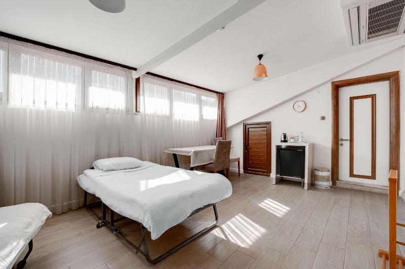 Yanki Hotel image