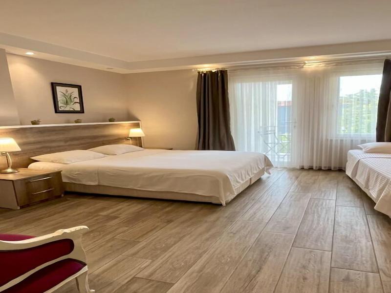 Yanki Hotel image