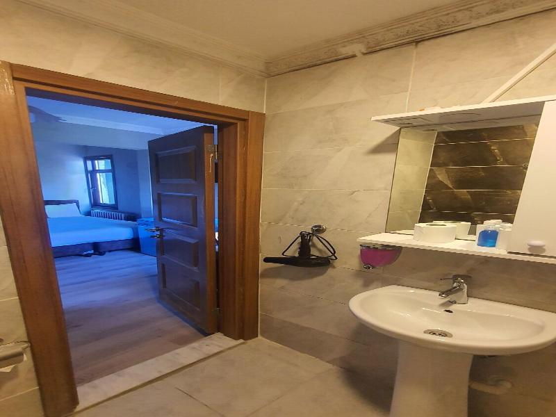 Biter Hotel image