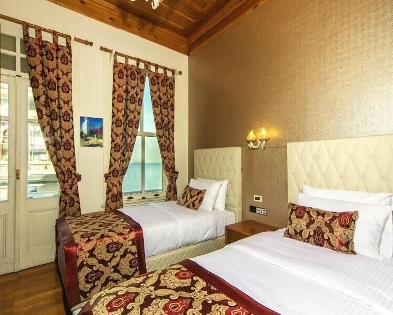 Mom Hotel image