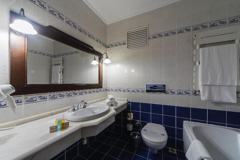 Mom Hotel image