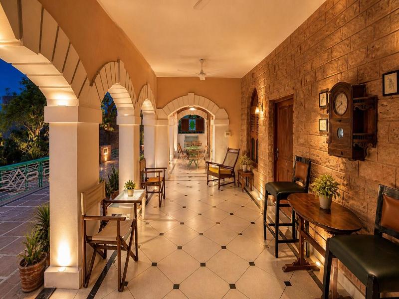 Hotel Inn Season image