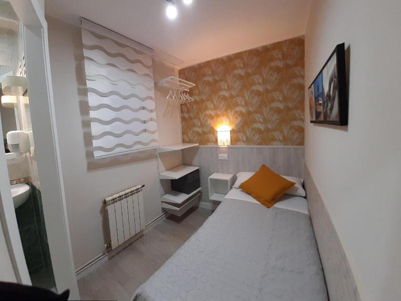 Hostal Verdemar image