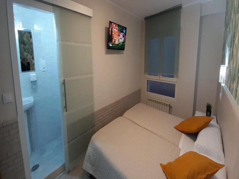 Hostal Verdemar image