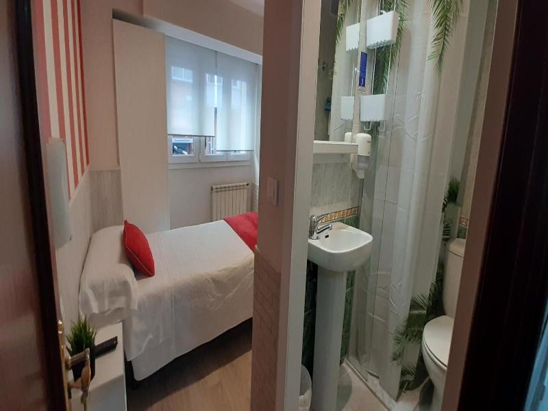 Hostal Verdemar image