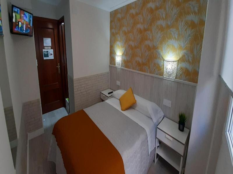 Hostal Verdemar image