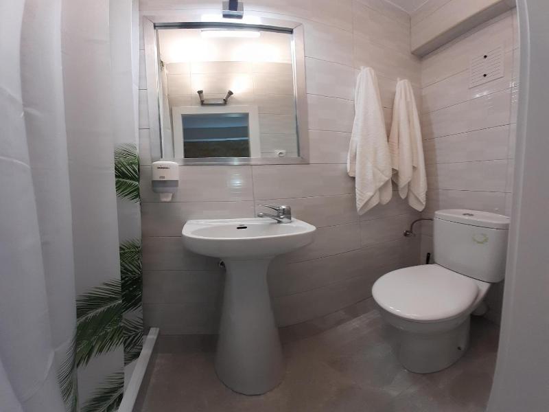 Hostal Verdemar image