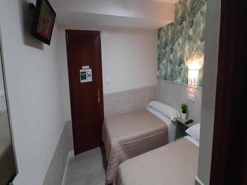 Hostal Verdemar image