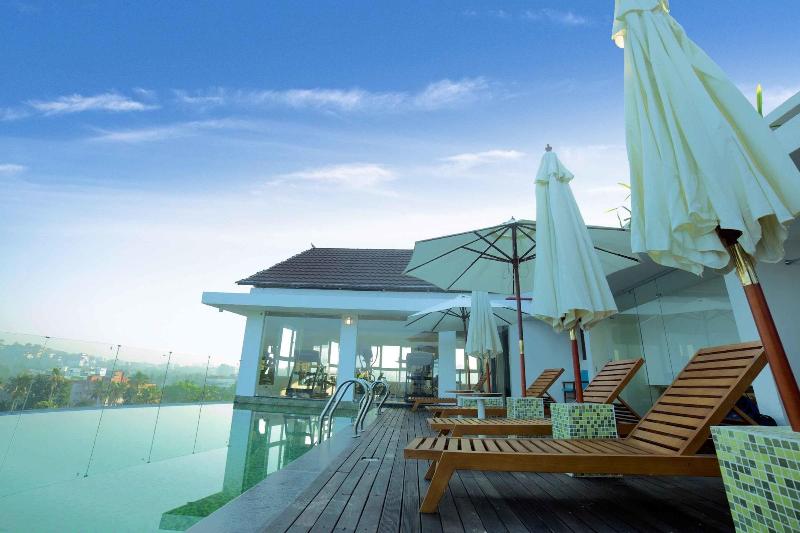 Vivin Luxury Suites image