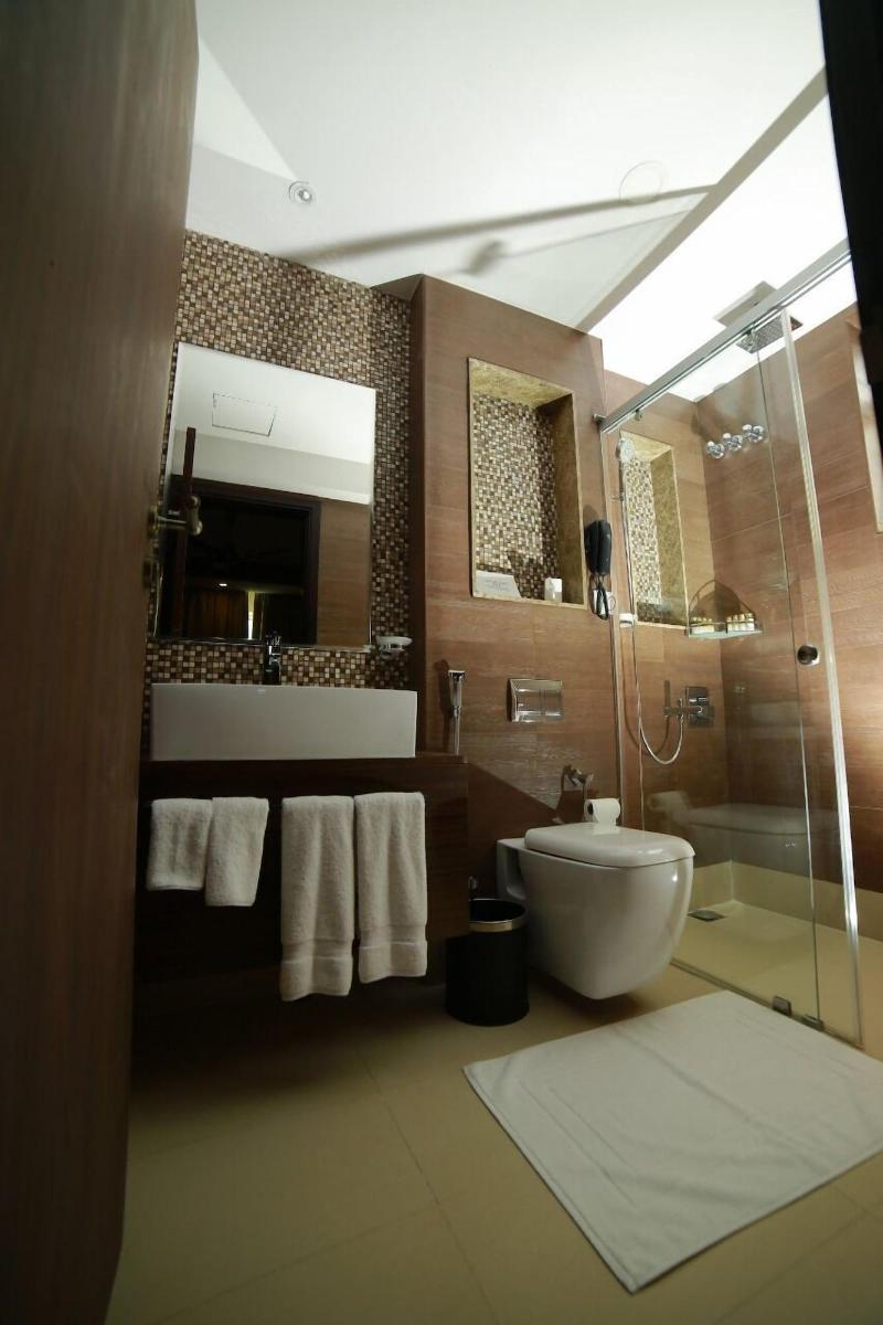 Vivin Luxury Suites image