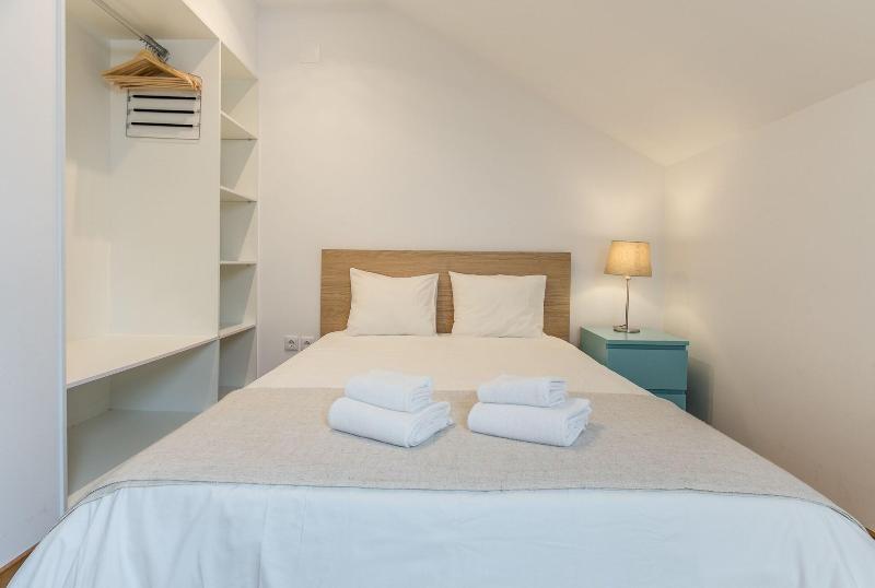 Home Out Rooms & Apartments image