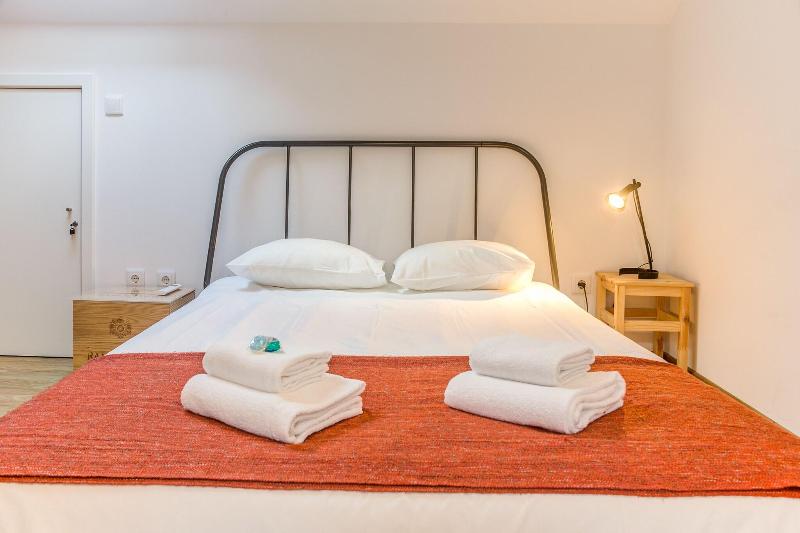 Home Out Rooms & Apartments image