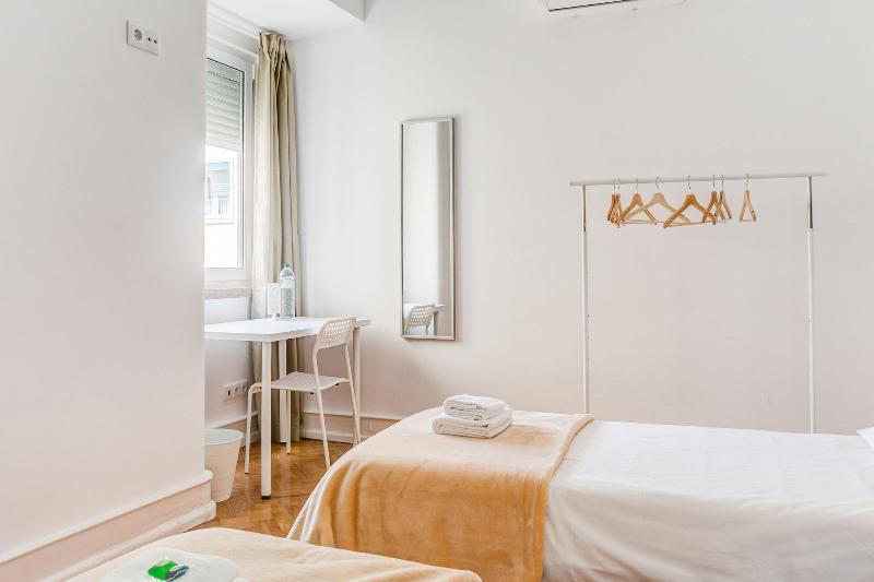 Home Out Rooms & Apartments image