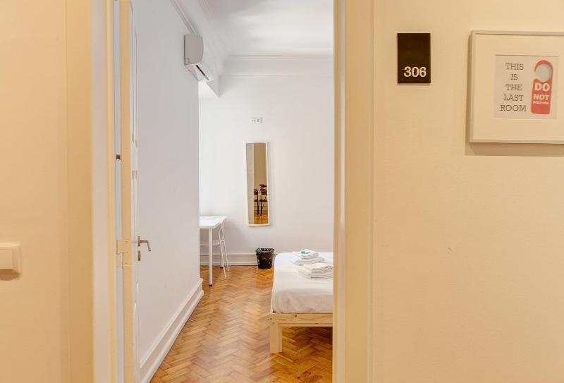 Home Out Rooms & Apartments image