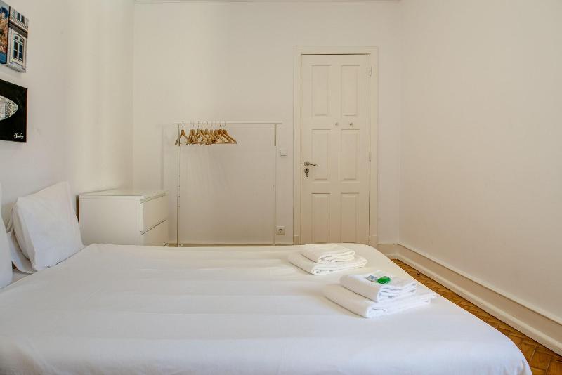Home Out Rooms & Apartments image