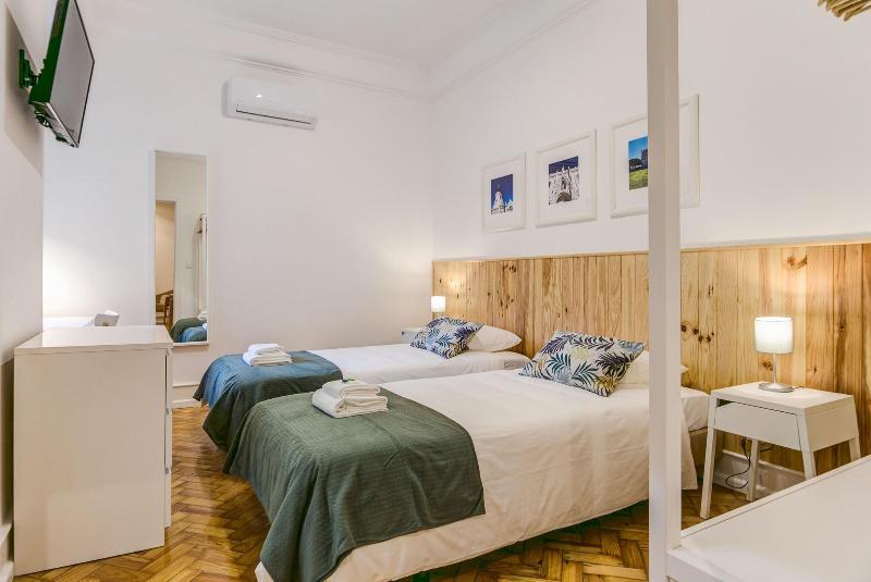 Home Out Rooms & Apartments image