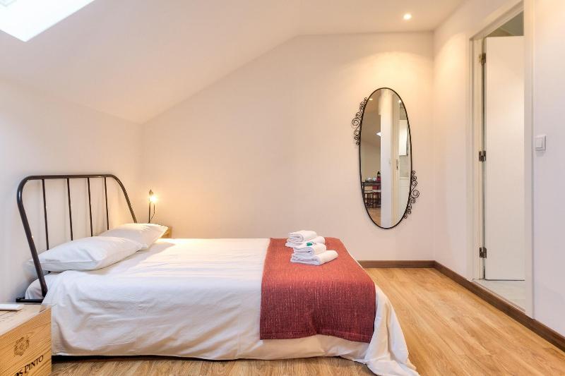 Home Out Rooms & Apartments image