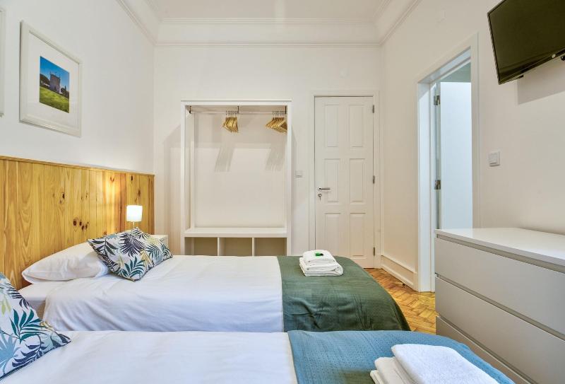 Home Out Rooms & Apartments image