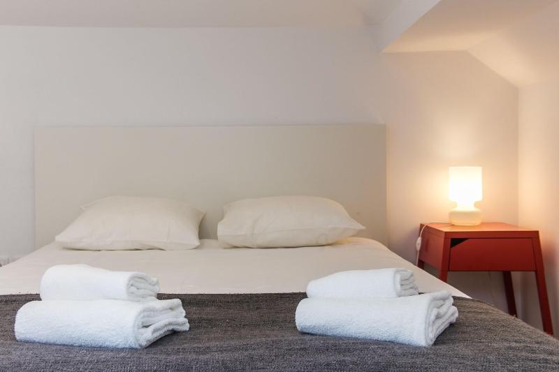 Home Out Rooms & Apartments image