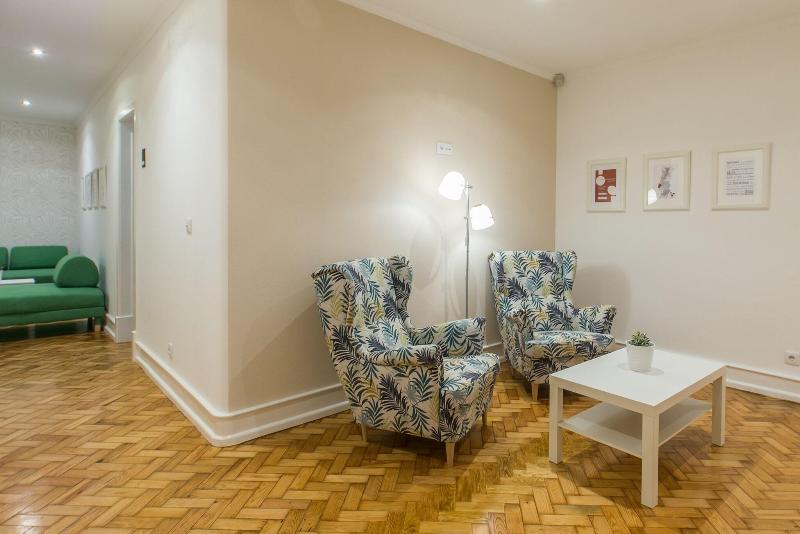 Home Out Rooms & Apartments image
