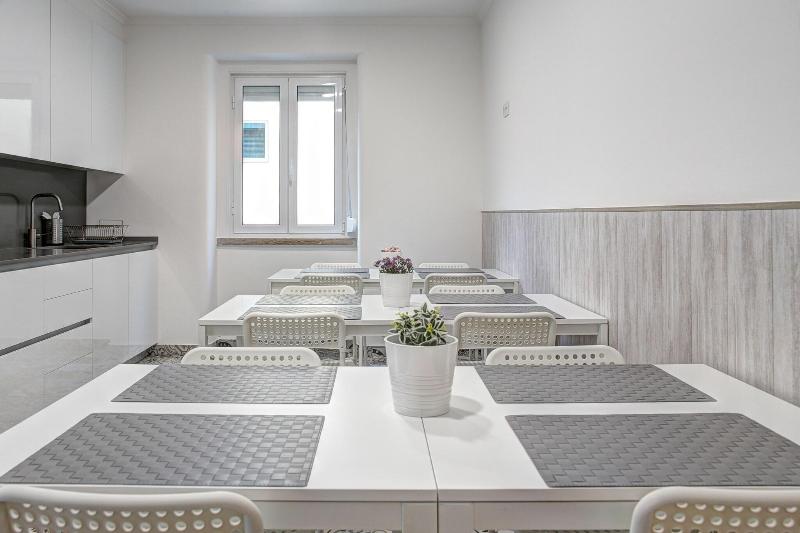 Home Out Rooms & Apartments image