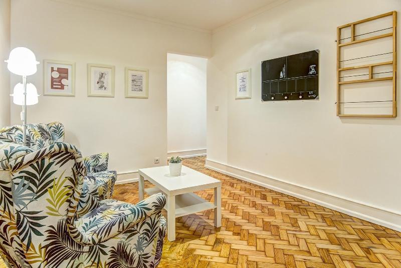 Home Out Rooms & Apartments image