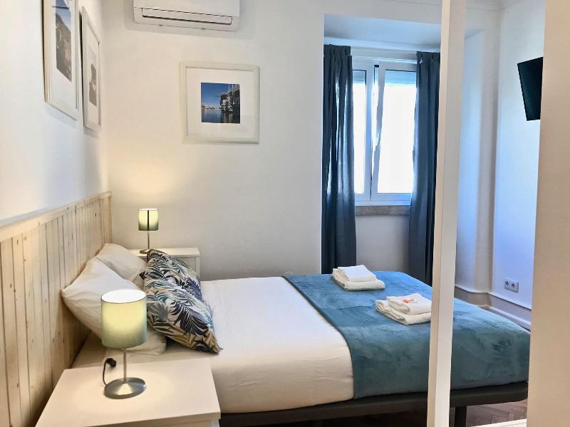 Home Out Rooms & Apartments image