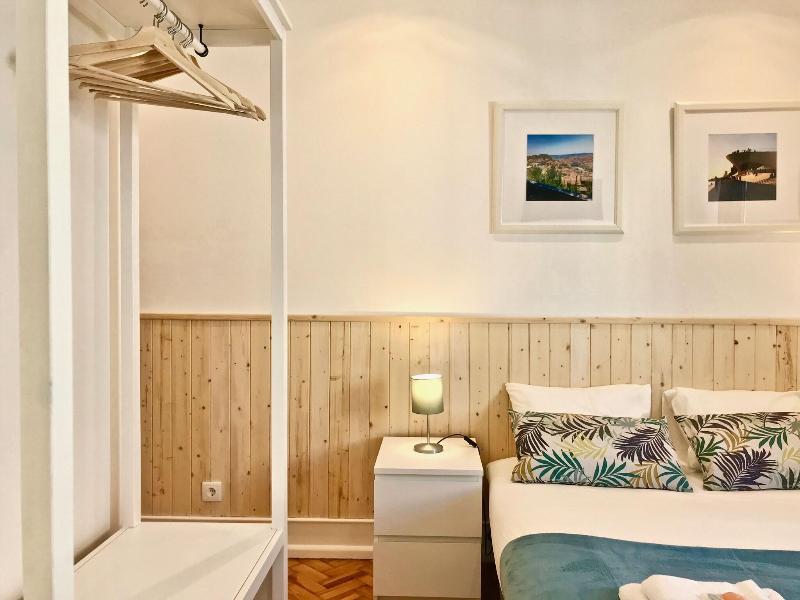 Home Out Rooms & Apartments image
