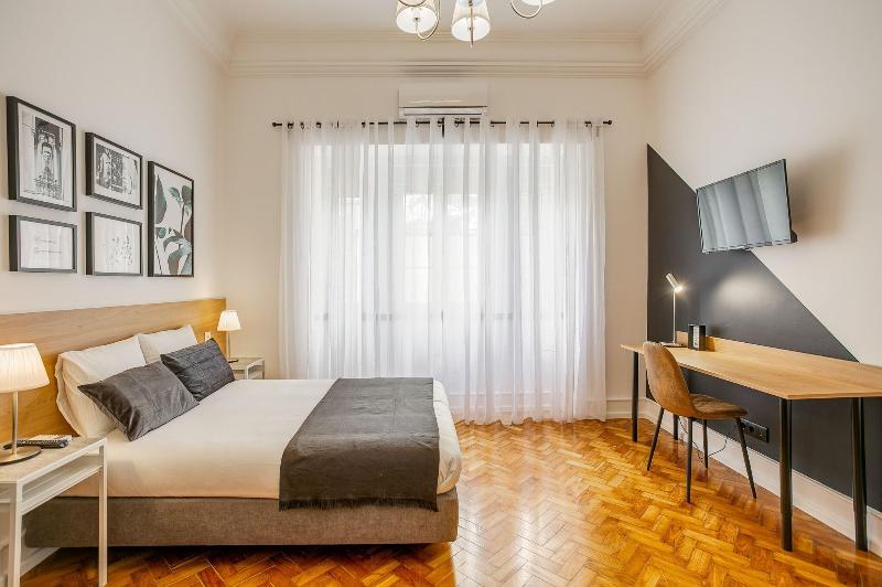 Home Out Rooms & Apartments image