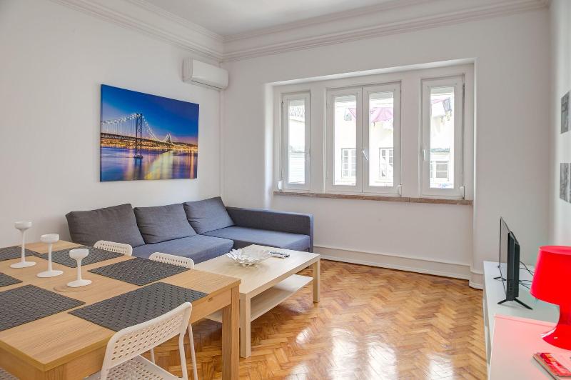 Home Out Rooms & Apartments image