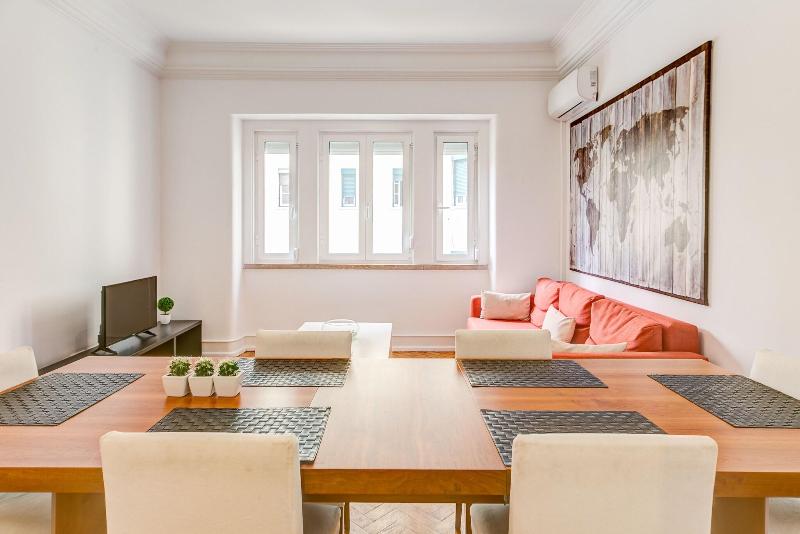 Home Out Rooms & Apartments image