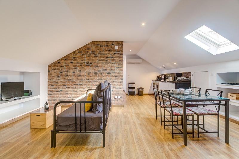 Home Out Rooms & Apartments image
