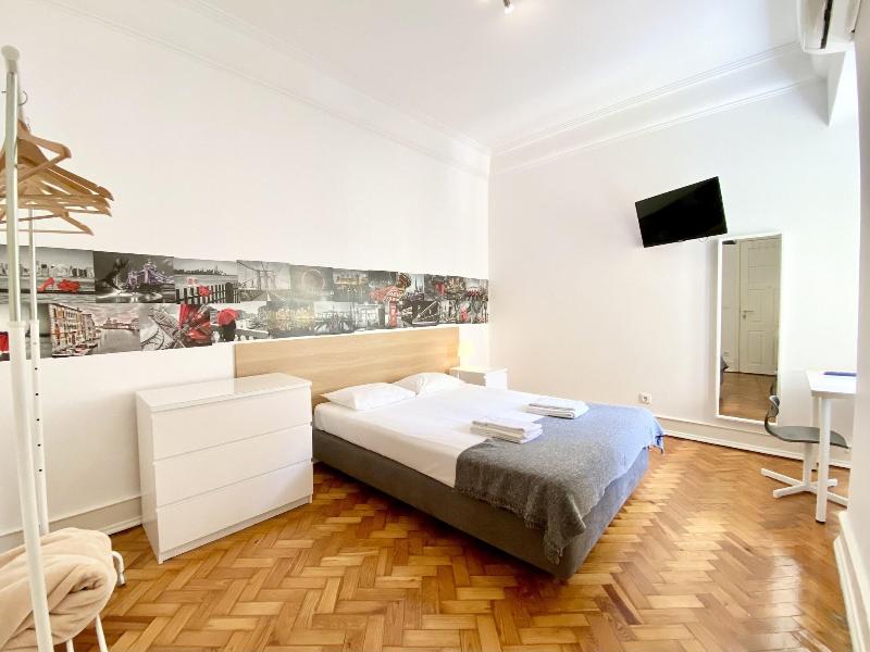 Home Out Rooms & Apartments image