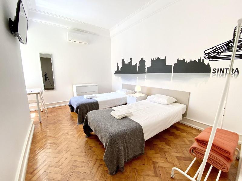 Home Out Rooms & Apartments image