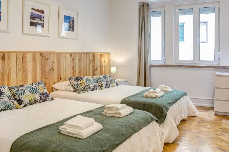 Home Out Rooms & Apartments image